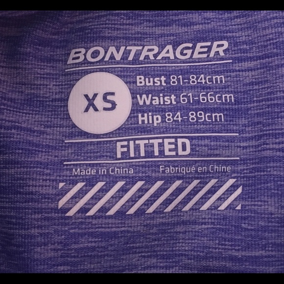 Like New Women’s Workout Top with Pockets - Picture 2 of 7